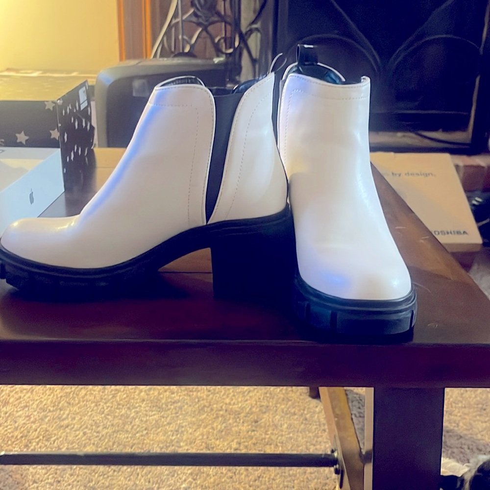 True religion, white ankle boots